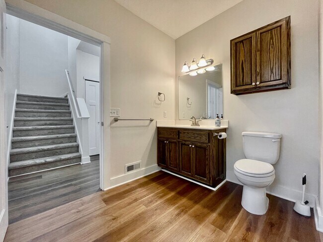 Building Photo - Four Bedroom Home in Eastown