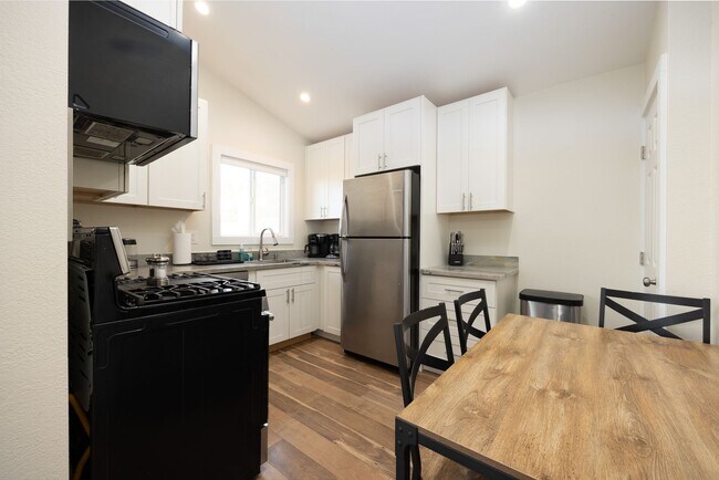 Building Photo - 474-476 Lewis Ln