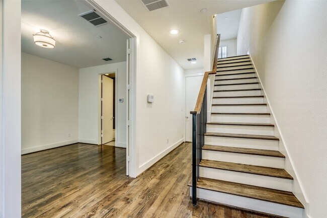 Building Photo - 4211 Rawlins St