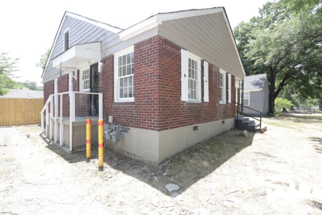 Building Photo - 3149 Jackson Ave