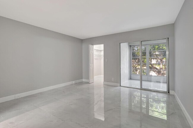 Building Photo - 2202 Lucaya Bend