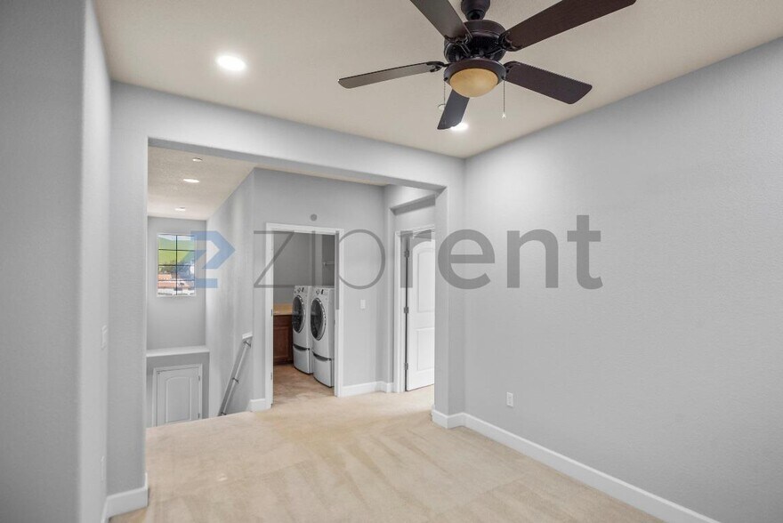 Building Photo - 328 Selby Lane