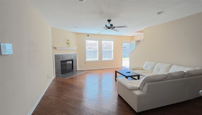 Building Photo - 2843 Oakland Brook St