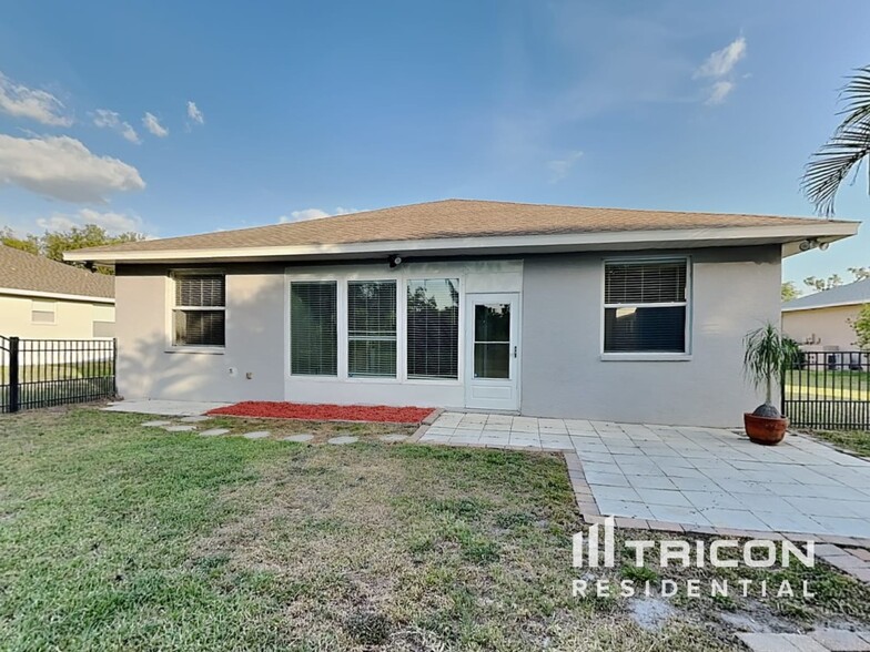Building Photo - 9208 64th Ct E