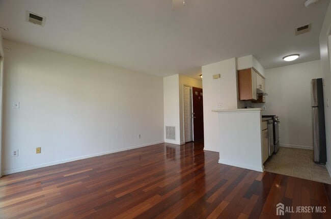 Building Photo - 14 Lear Ct