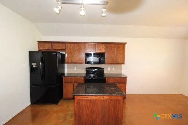 Building Photo - 401 Rainbow Court