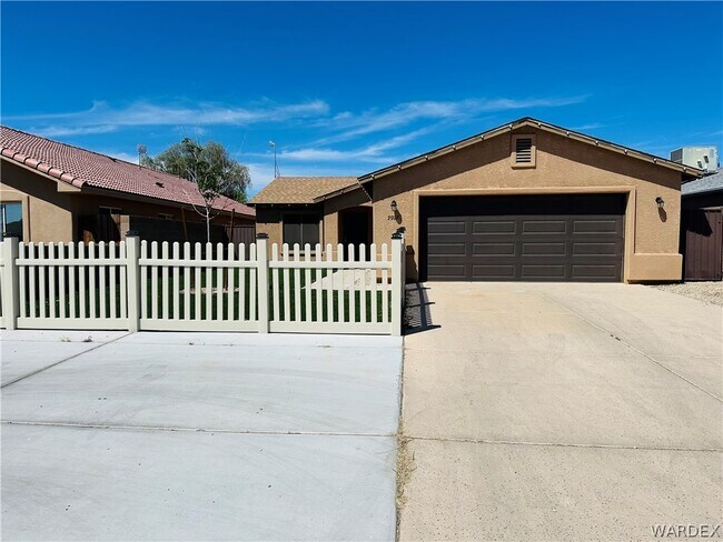 Building Photo - 9927 S Phoenix Dr