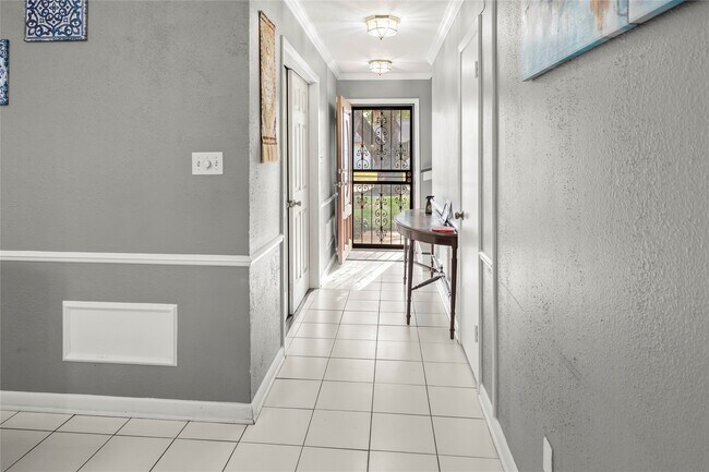 Building Photo - 10910 Vanderford Dr