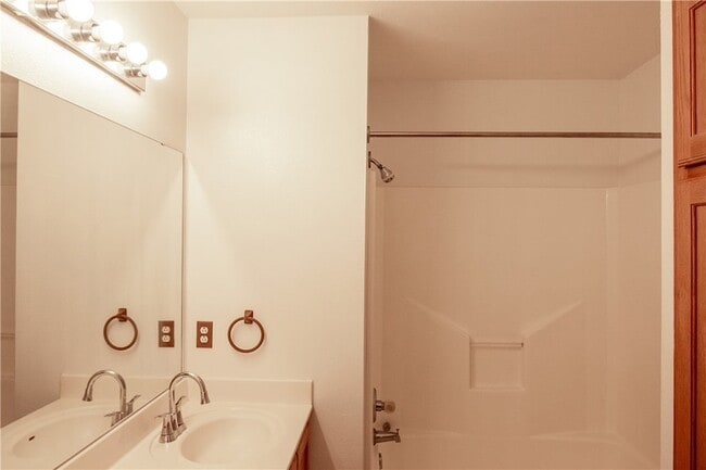 Building Photo - 1735 Rock Hollow Loop