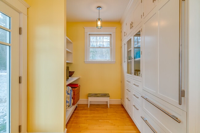 Building Photo - 14 Artist Point Rd