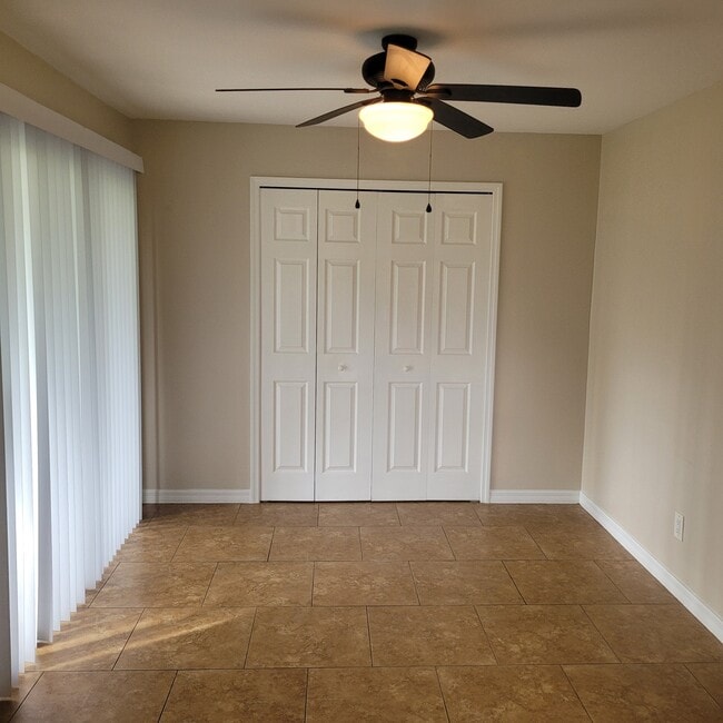 Building Photo - 1824 Beachwood Dr