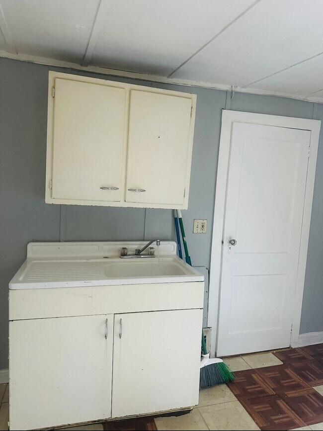 Building Photo - 14 103rd St