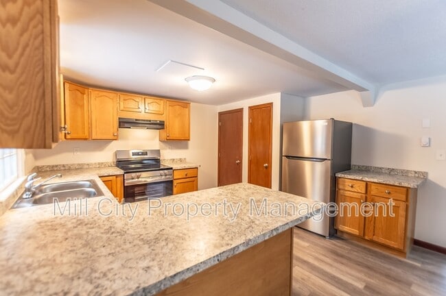 Building Photo - 64 South Rd