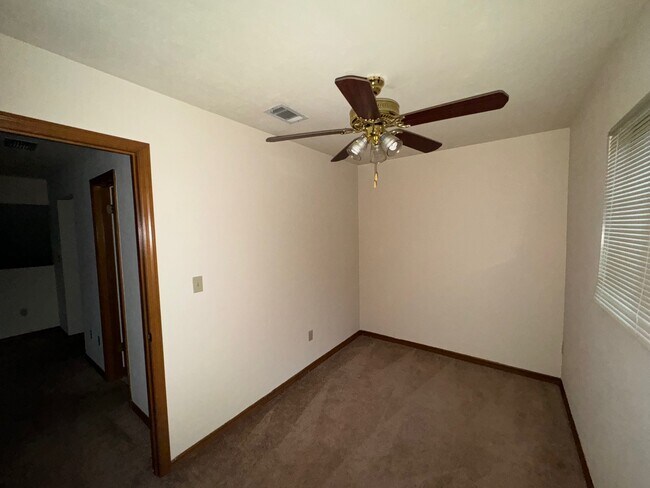 Building Photo - 809 SW 55th Terrace