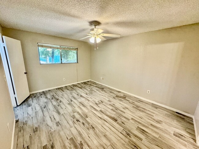 Building Photo - Spacious 2BD/2BTH with Private 2 Car Garage!