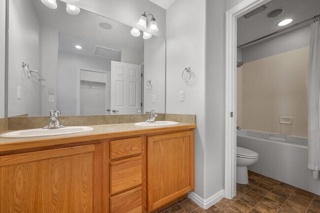 Building Photo - 1376 Alpine Way