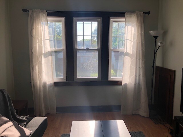 Living room - 2701 E Saginaw St