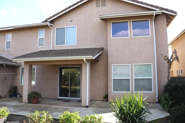 Building Photo - 2346 E Early Ave