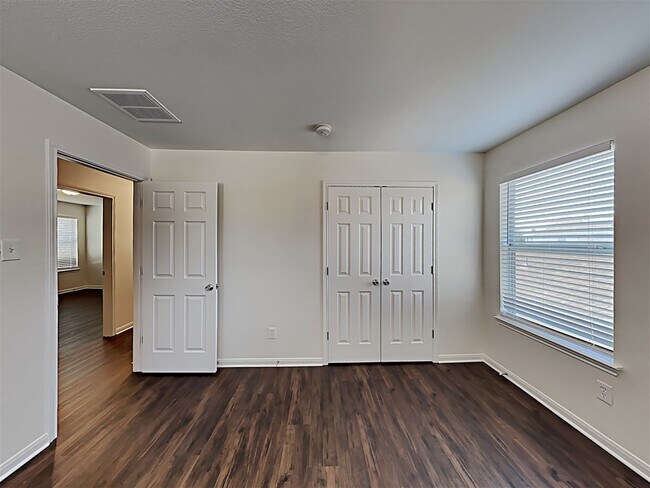 Building Photo - 18011 Shallow Leaf Ln