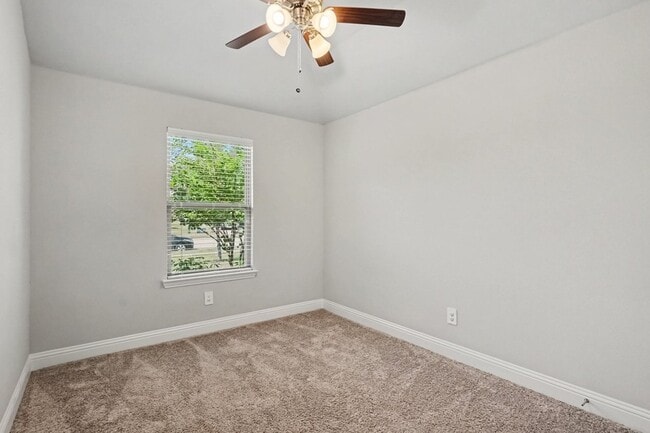 Building Photo - 1425 Waverley Dr