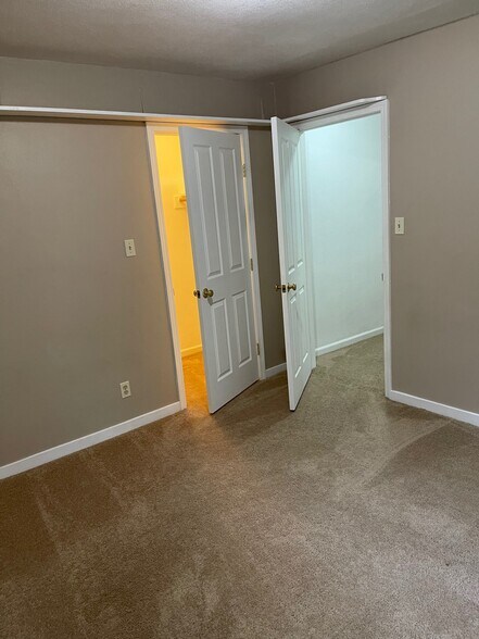 mid br - 21744 Almaden Rd