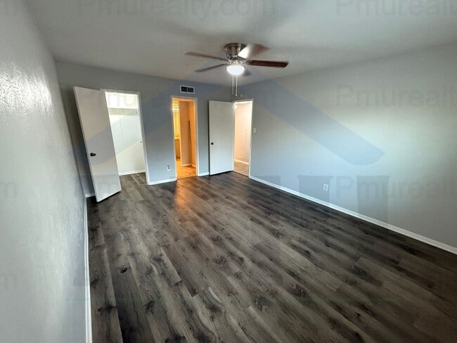 Building Photo - AVAILABLE NOW!!! Very Nice 3 Bedroom Dallas Half Duplex in Duncanville ISD