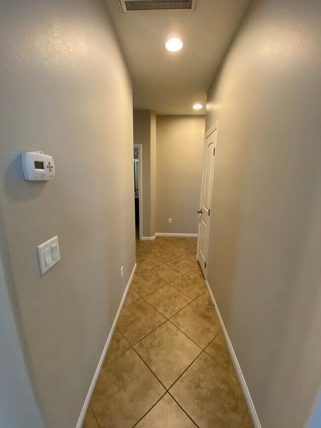 Building Photo - Spacious 4-Bed, 3-Bath Home in Southwest Las Vegas!