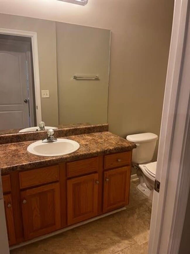 Building Photo - Townhome Living Made Easy: Your 2-Bed, 2-B...