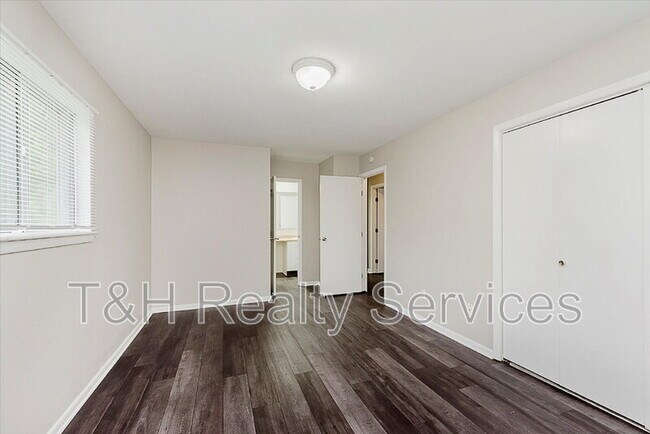 Building Photo - 11313 Wolf Ln