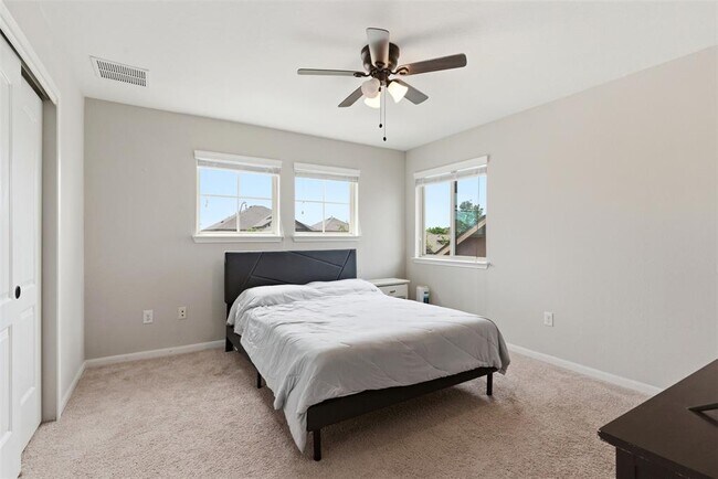 Building Photo - 2409 Muzzie Ln