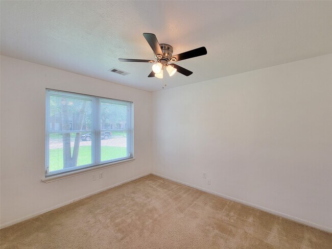 Building Photo - 16807 Sussex Dr