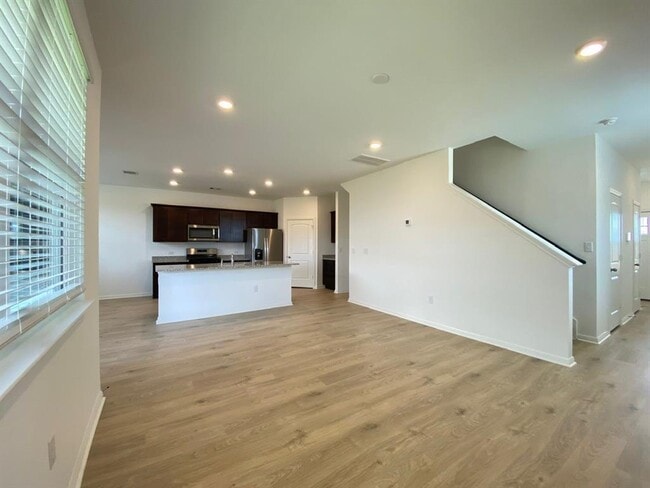 Building Photo - 225 Saide St