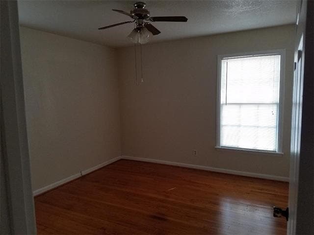 Building Photo - 1401 W Lovers Ln