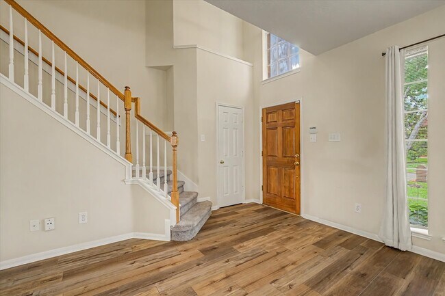 Building Photo - 10840 Sycamore Dr N