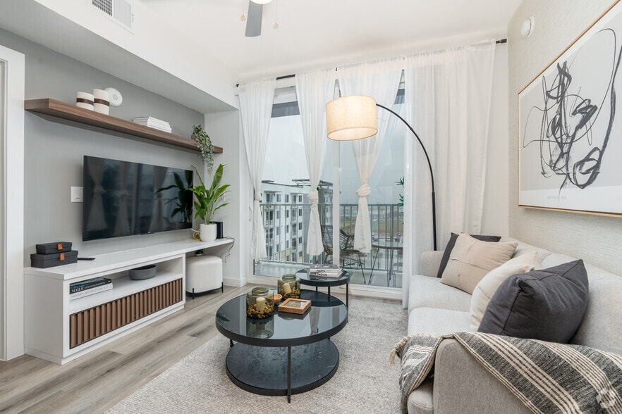 2BR, 2BA - 851SF- Living Room - Resia Rayzor Ranch