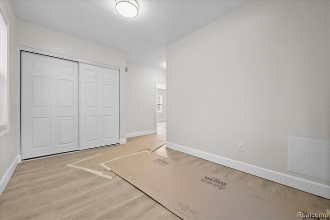 Building Photo - 16200 Parkside St