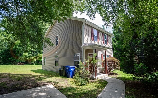 Building Photo - Welcome to this spacious 4-bedroom, 2.5-ba...