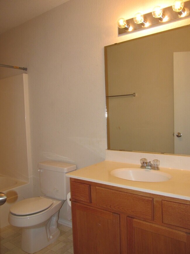 Building Photo - 7708 Hawthorn