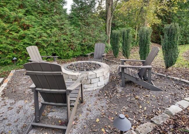 Building Photo - Franklin Gem Walking Distance to Downtown!