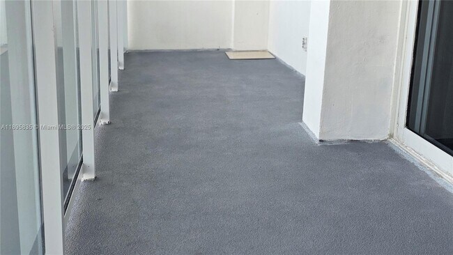 Building Photo - 3140 S Ocean Dr