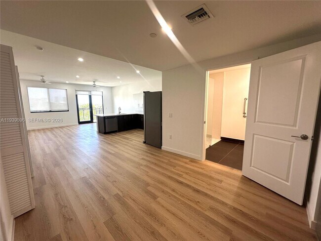 Building Photo - 20 NE 19th Ave