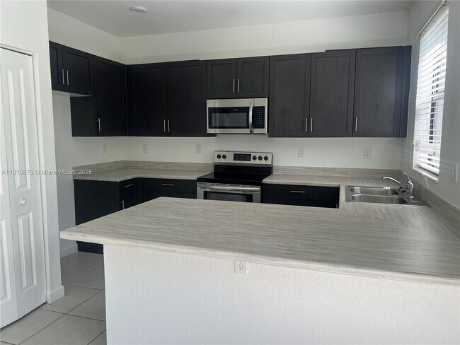 Building Photo - 28701 SW 132nd Pl