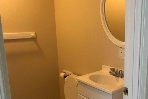 Building Photo - 510 S Poplar St