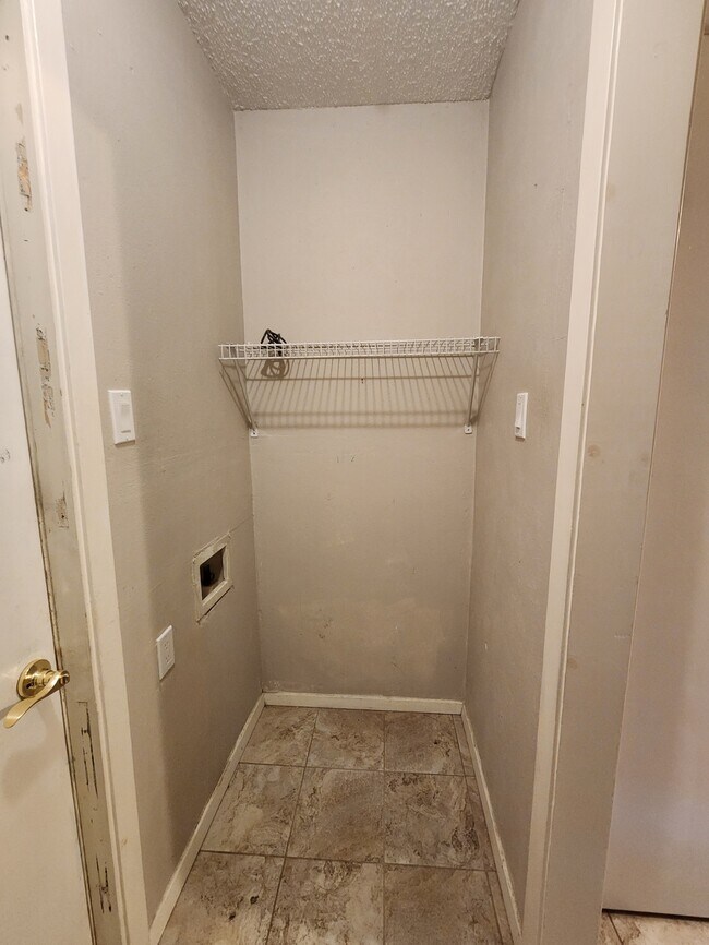 Building Photo - 2425 Kristen Dr