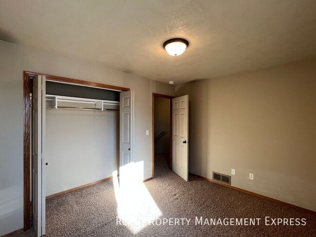 Building Photo - 3604 W 93rd St