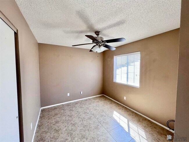 Building Photo - 2078 S 46th Dr
