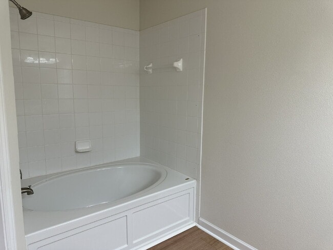 Building Photo - "Spacious 3-Bed Townhouse with 2.5 Baths in Beautiful Bradenton!"