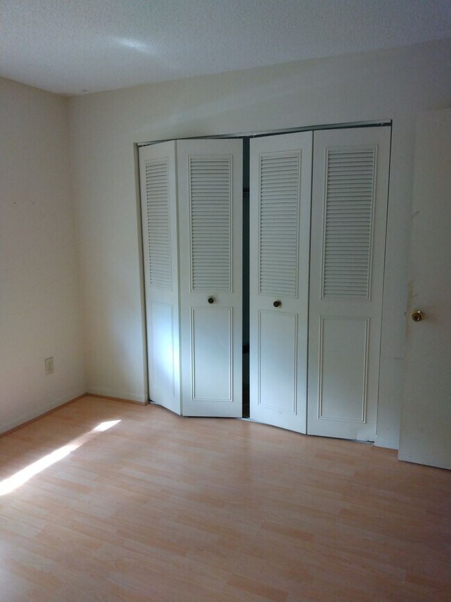Building Photo - 2 bed 2 bath house for rent