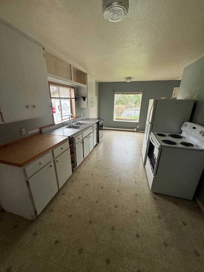 Building Photo - 216 N 12th St