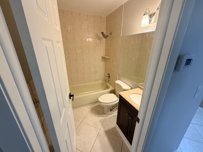 Building Photo - THREE BEDROOM POOL HOME!!!!